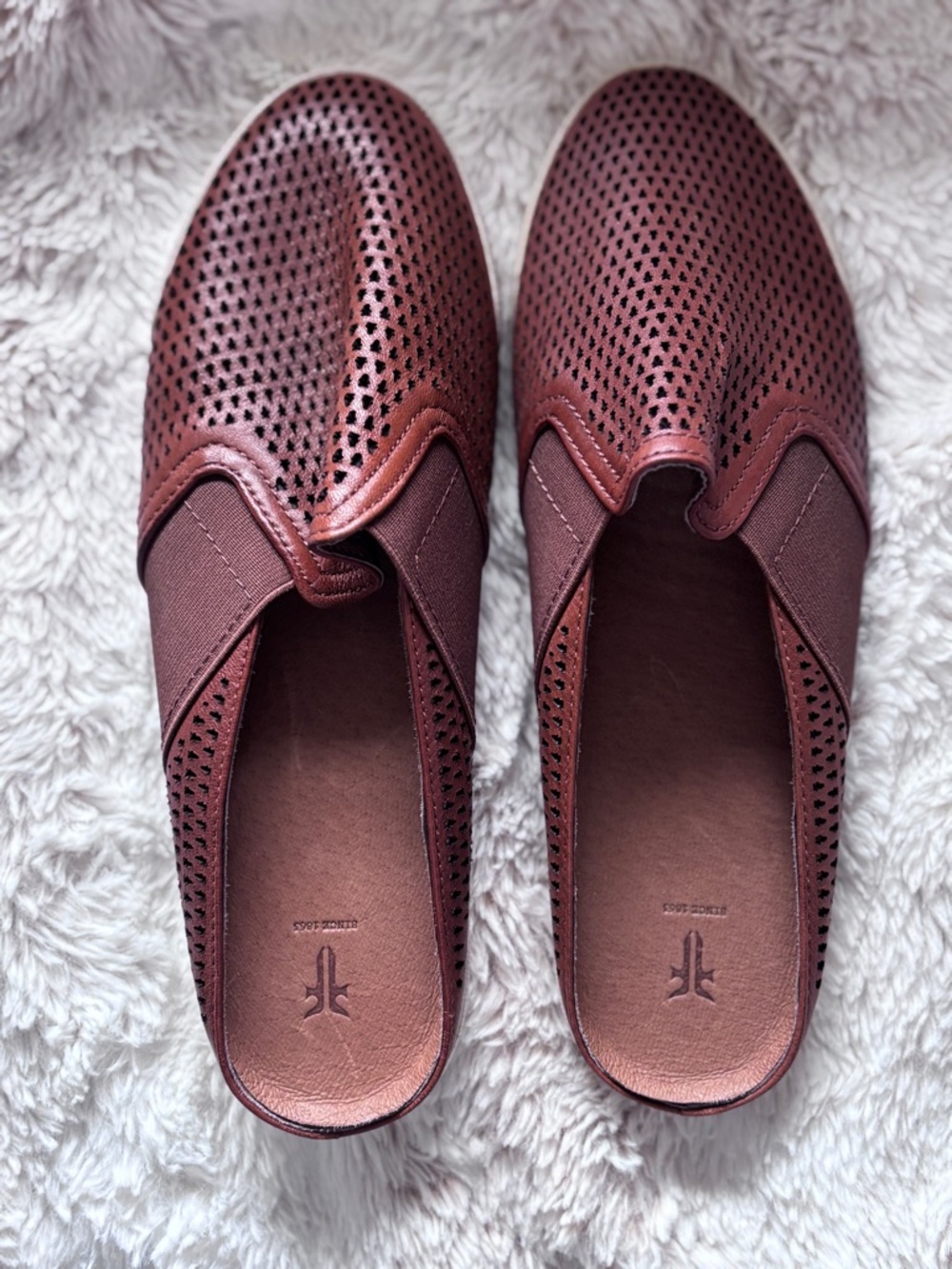 Frye Melanie Gore Perforated Mule in 8M